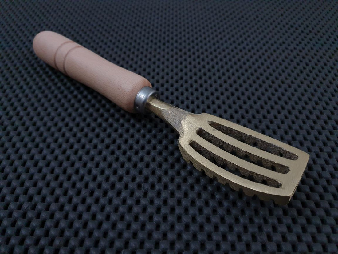 Sakai Takayuki Brass Fish Scaler